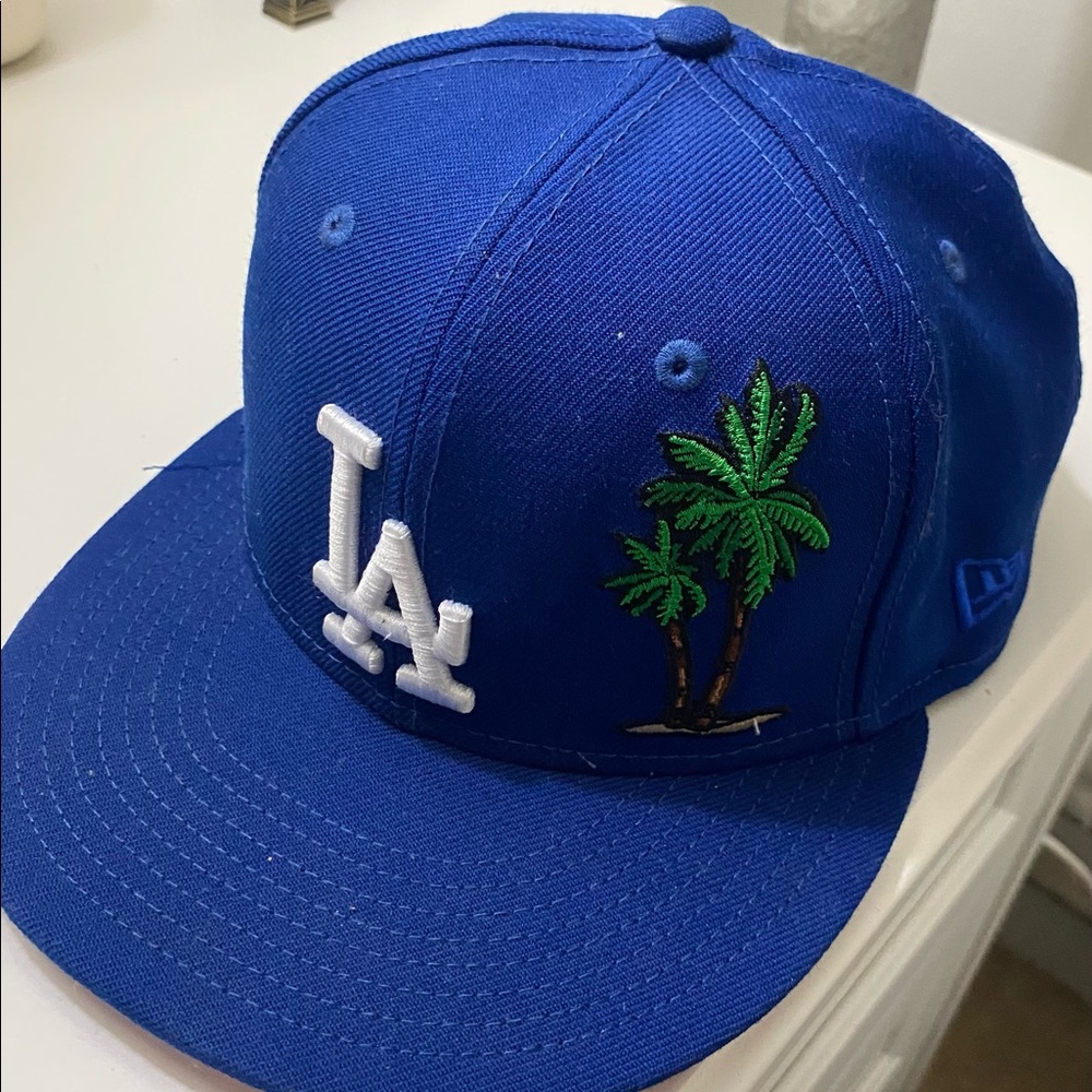 La Dodgers New Era hat with palm tree very good condition